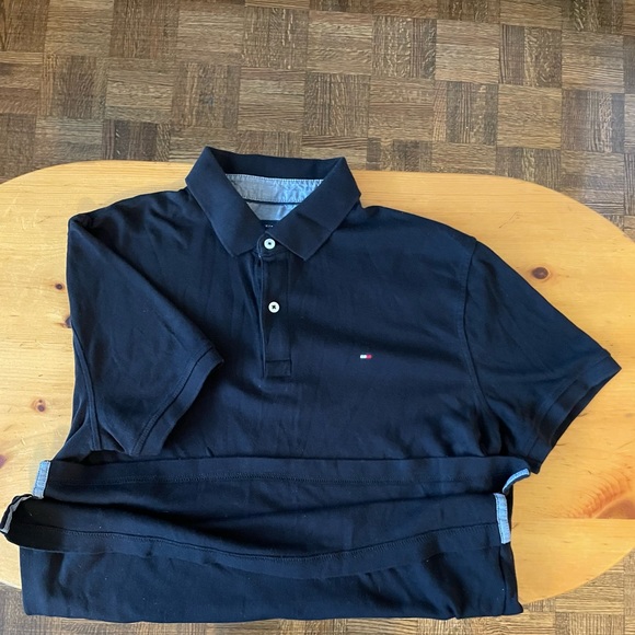 Black Tommy Hilfiger Polo Size Medium - Picture 2 of 4